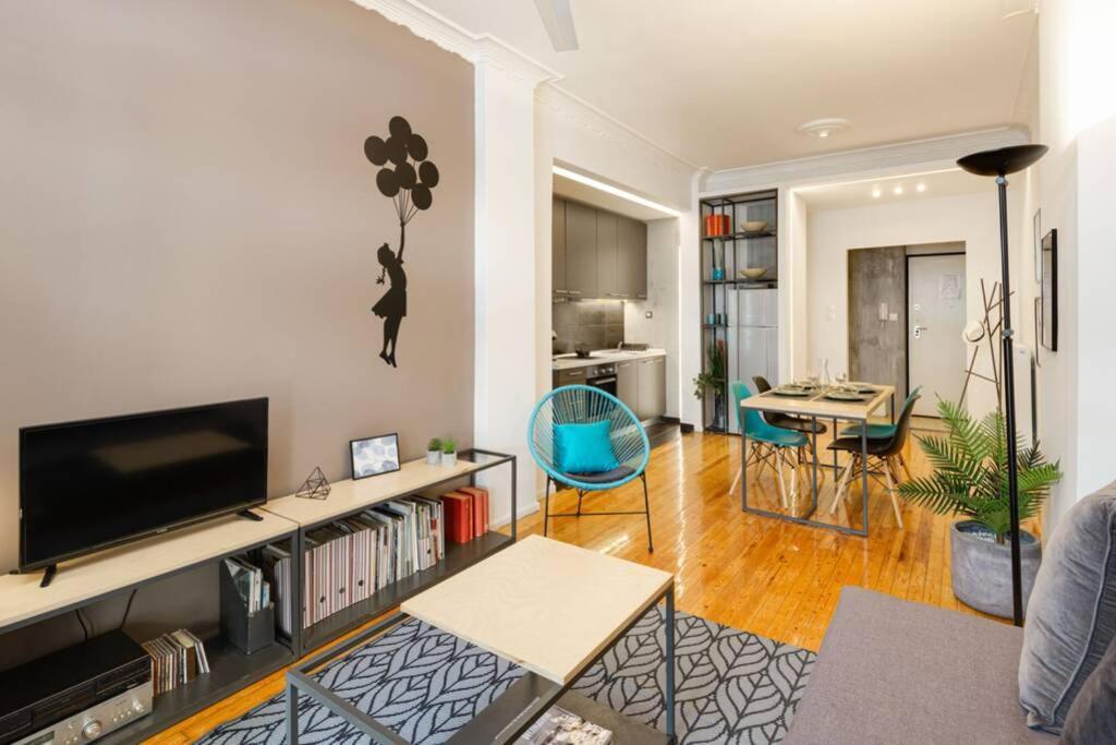 The Wall Downtown Apartment *
